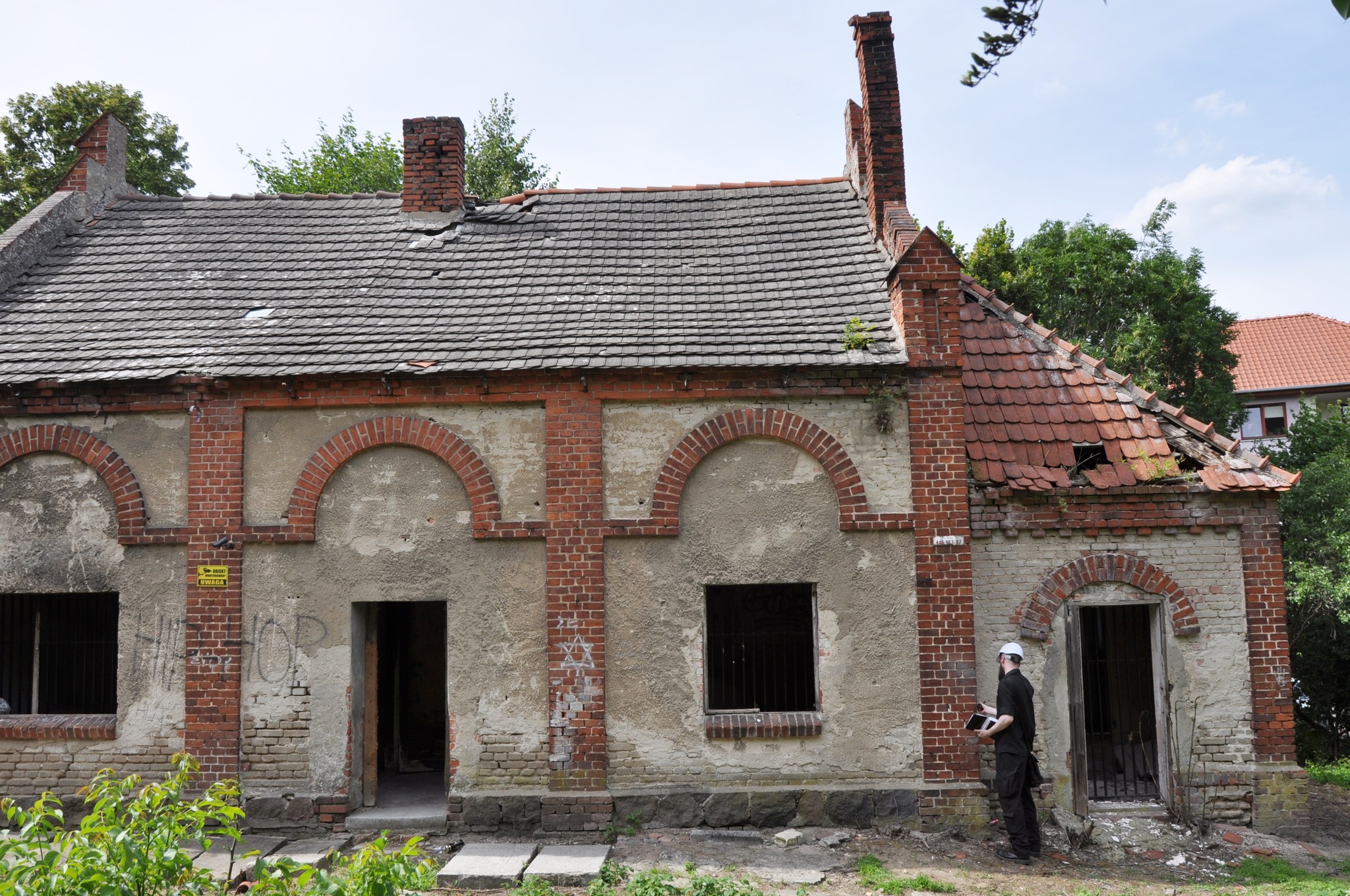 Widok na&nbsp;żydowski dom przedpogrzebowy w&nbsp;Czarnkowie