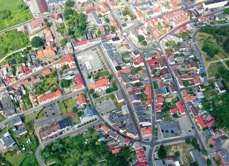Widok śródmieścia Czarnkowa; widoczny średniowieczny układ urbanistyczny z czasów lokacji miasta