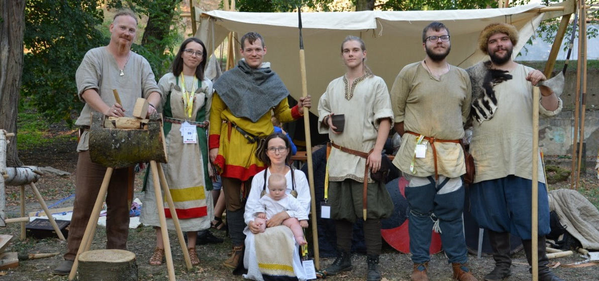 grupa ludzi