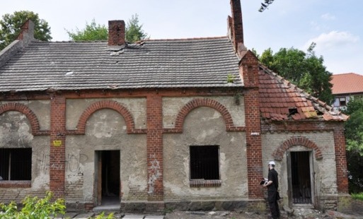 Widok na żydowski dom przedpogrzebowy w Czarnkowie